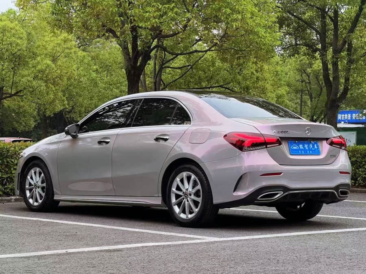 奔馳 奔馳A級(jí)  2020款 改款 A 200 L 運(yùn)動(dòng)轎車(chē)時(shí)尚型圖片