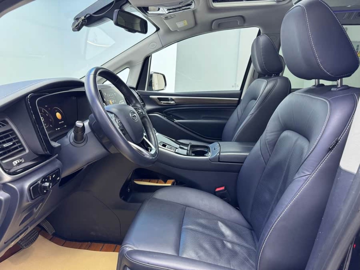 廣汽傳祺 M8  2021款 領(lǐng)秀系列 390T 至尊版圖片