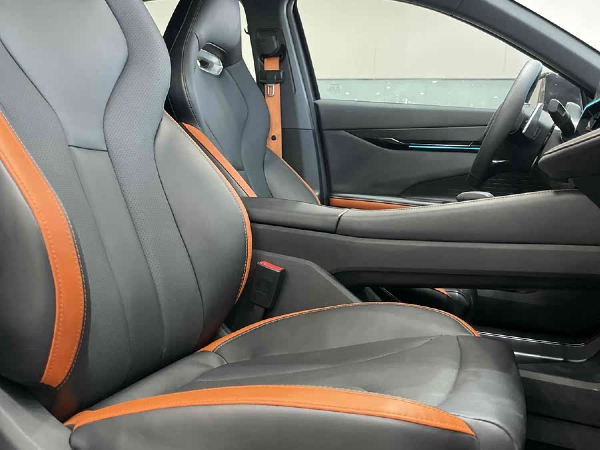 長安 長安UNI-V  2023款 1.5T 尊享型圖片