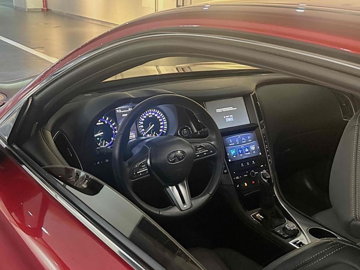 英菲尼迪 Q60  2019款 2.0T 豪華版圖片