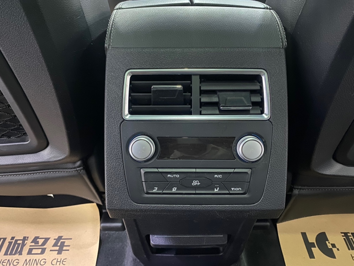 眾泰 T700  2017款 1.8T 雙離合尊享型圖片