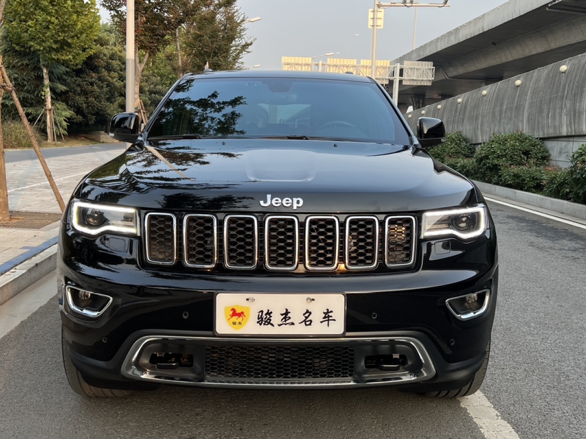 Jeep 大切諾基  2020款 3.0L 專業(yè)導(dǎo)航版圖片