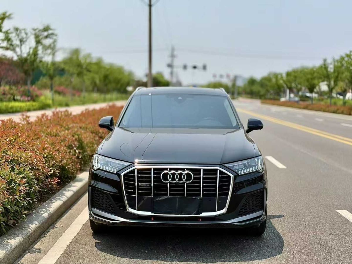 奧迪 奧迪Q7  2024款 45 TFSI quattro S line運(yùn)動(dòng)型圖片