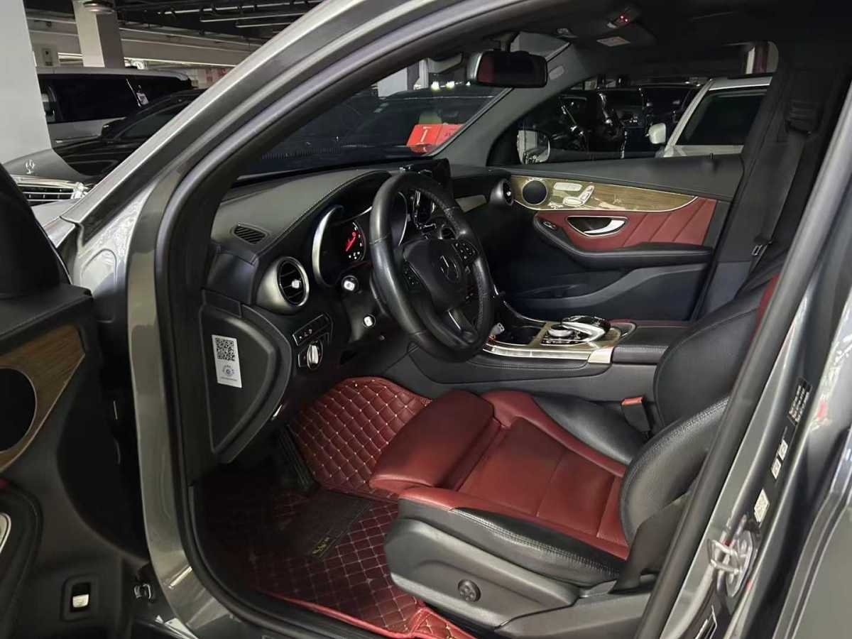 2017年6月奔驰 奔驰GLC  2021款 GLC 260 4MATIC 轿跑SUV