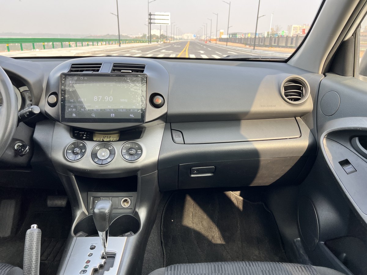 豐田 RAV4  2019款 榮放 2.0L CVT兩驅(qū)先鋒版圖片