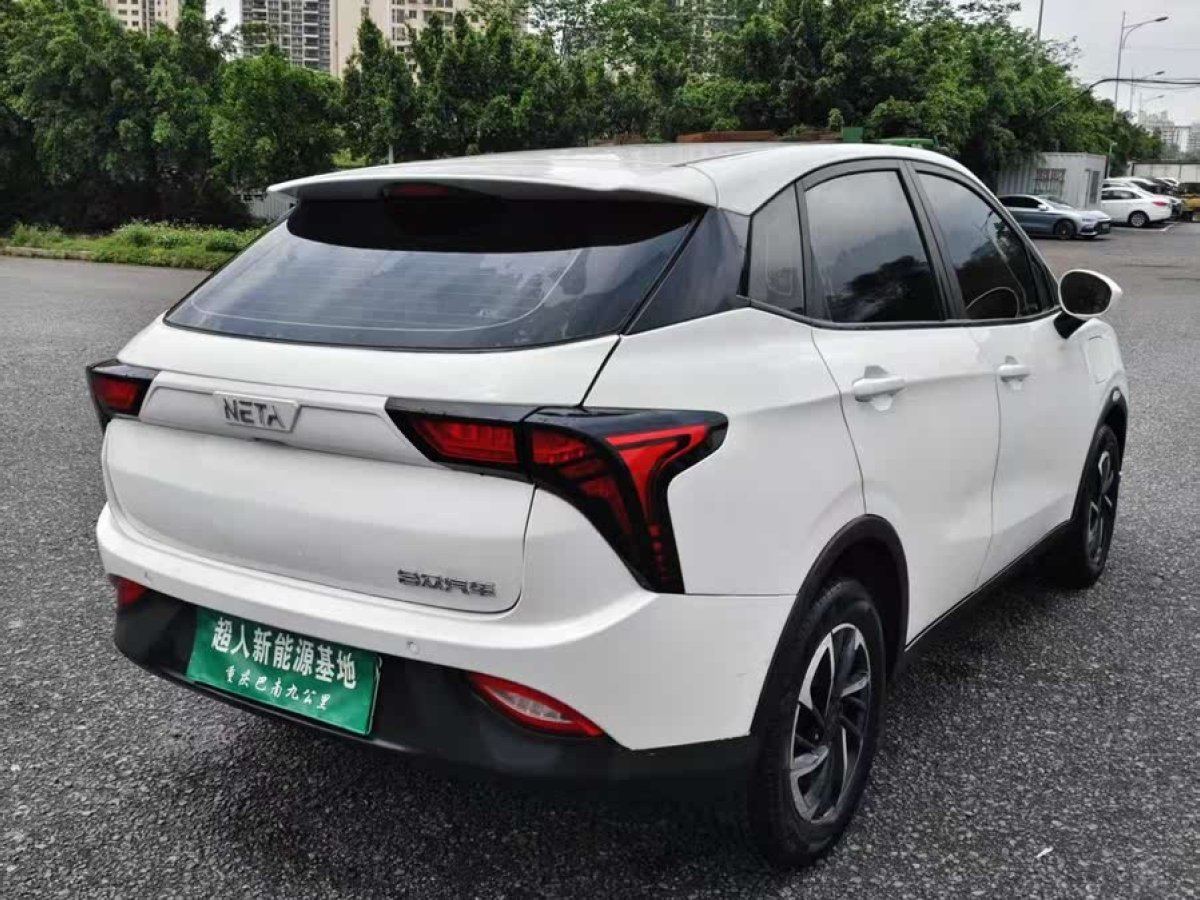 哪吒 哪吒V  2021款 標(biāo)準(zhǔn)續(xù)航娛樂版圖片