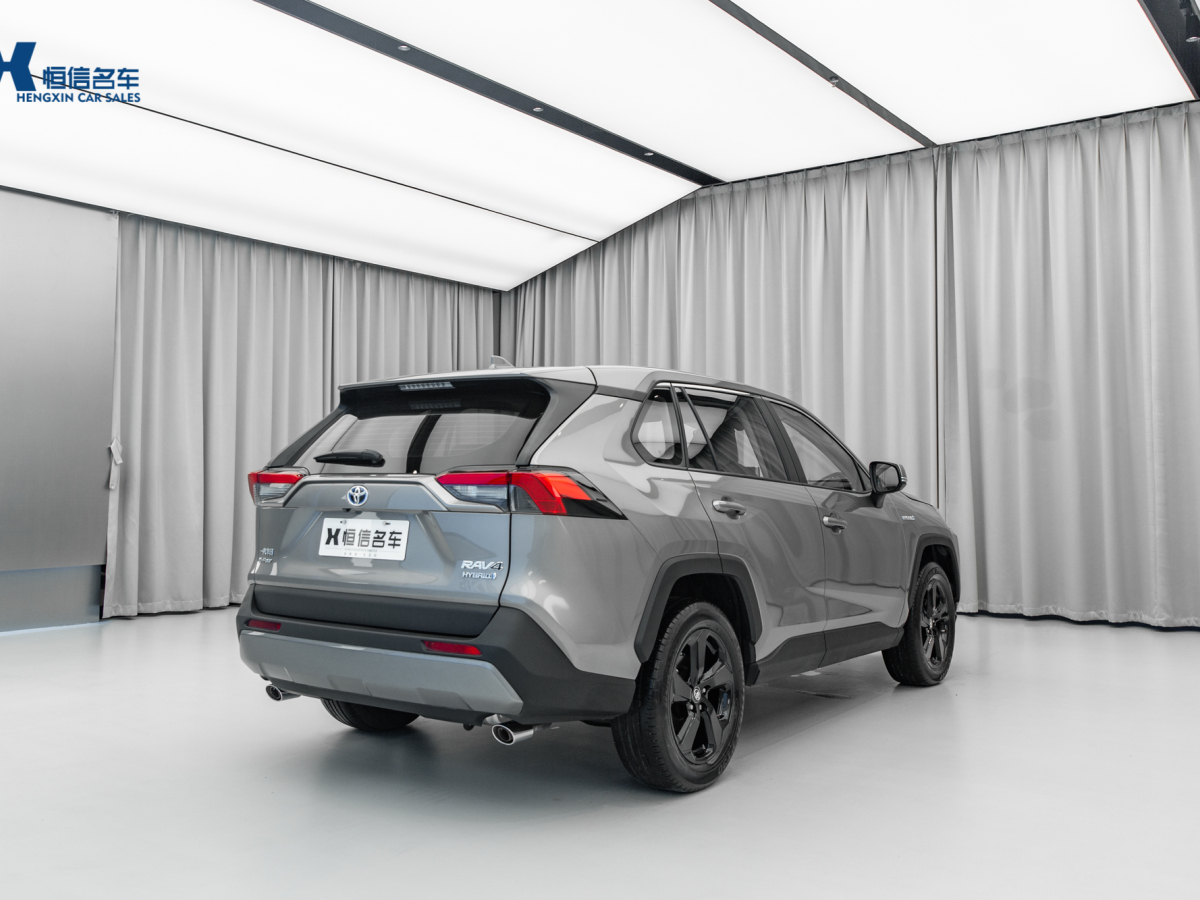 2021年7月豐田 RAV4榮放  2021款 改款 雙擎 2.5L CVT四驅(qū)精英PLUS版