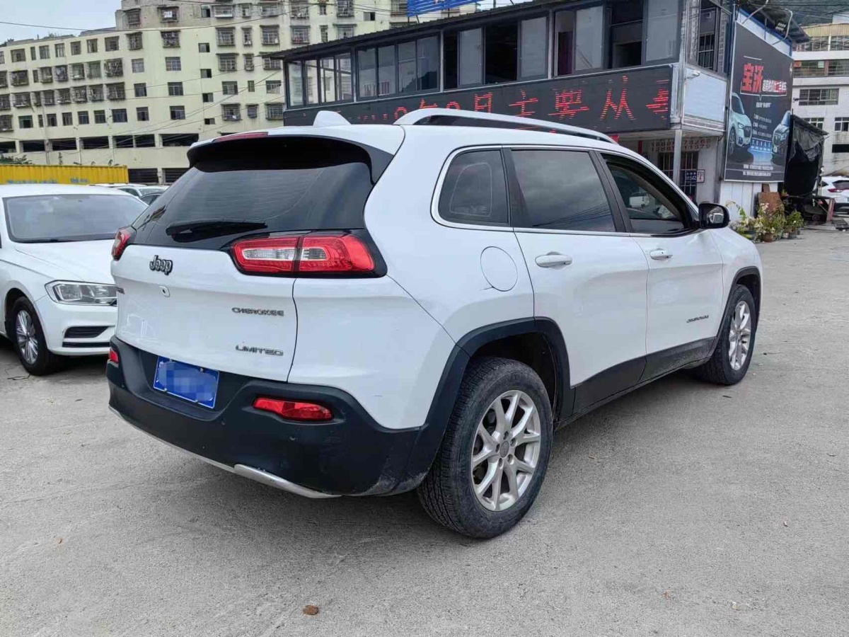 Jeep 自由光  2017款 2.0L 優(yōu)越版圖片