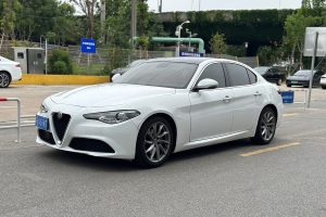 Giulia 阿爾法·羅密歐 2.0T 200HP 豪華版