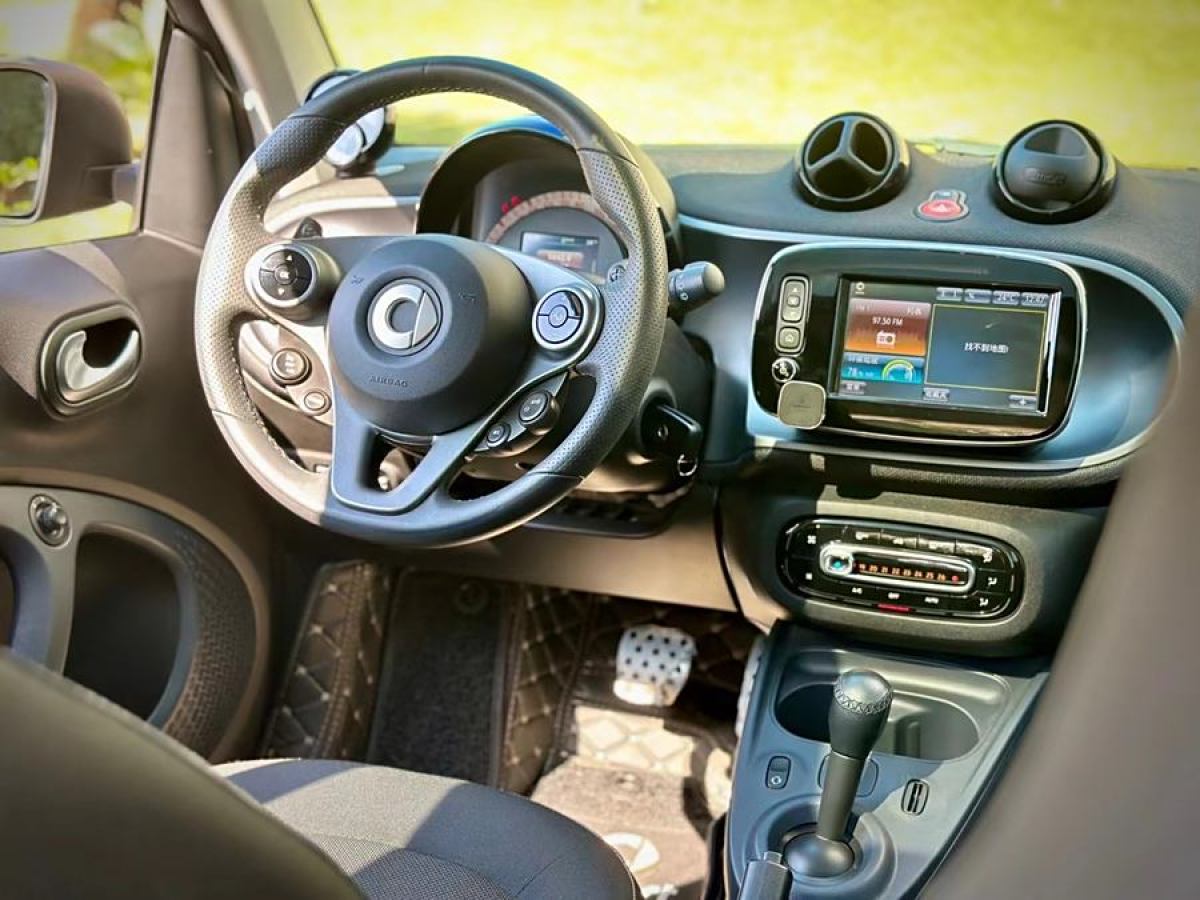 2018年6月smart fortwo  2018款 0.9T 66千瓦耀鈦度特別版