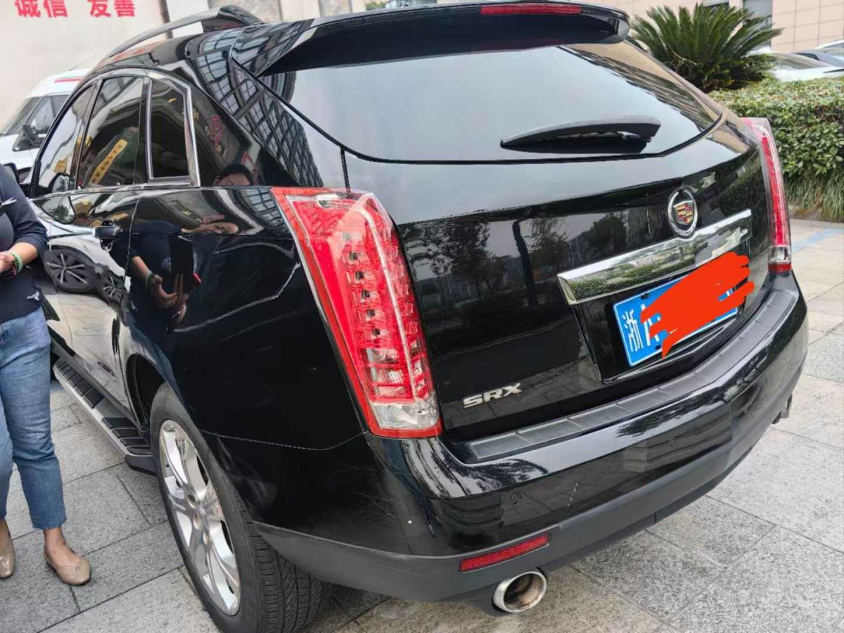 凱迪拉克 SRX  2013款 3.0L 領(lǐng)先型圖片