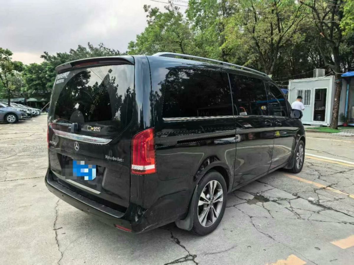 奔馳 V級(jí)  2020款 V 260 L 長(zhǎng)軸距豪華版圖片