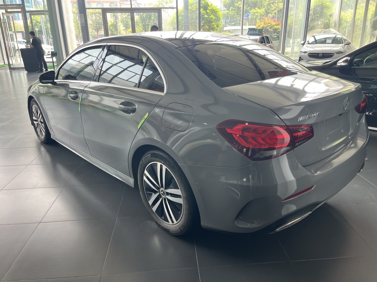 奔馳 奔馳A級(jí)  2019款  改款 A 180 L 運(yùn)動(dòng)轎車圖片