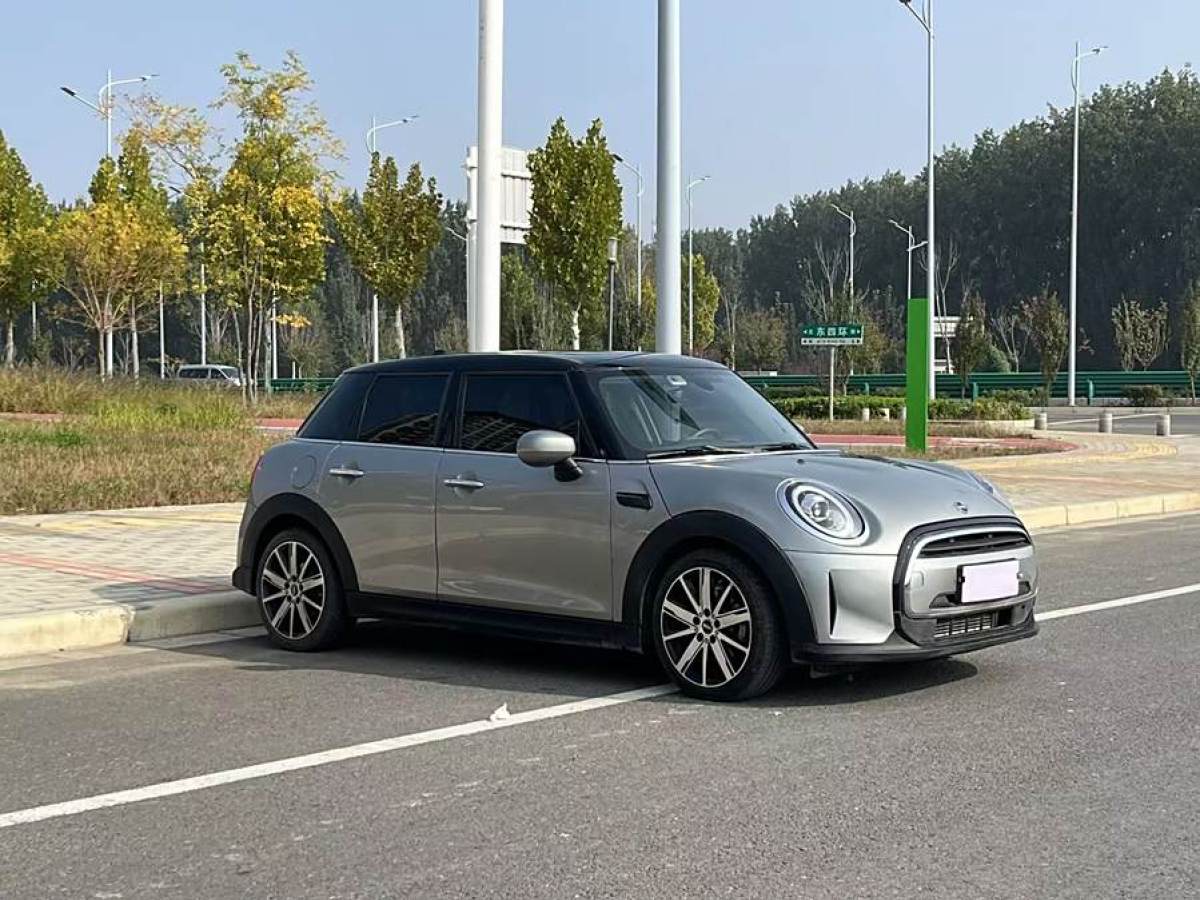 2023年4月MINI MINI  2023款 改款 1.5T COOPER 藝術(shù)家 五門版