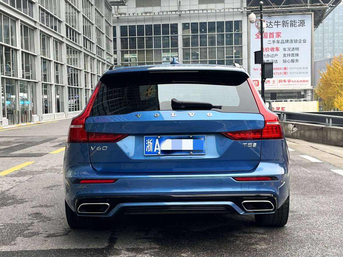 沃爾沃 V60  2020款 T5 智遠(yuǎn)運(yùn)動版圖片