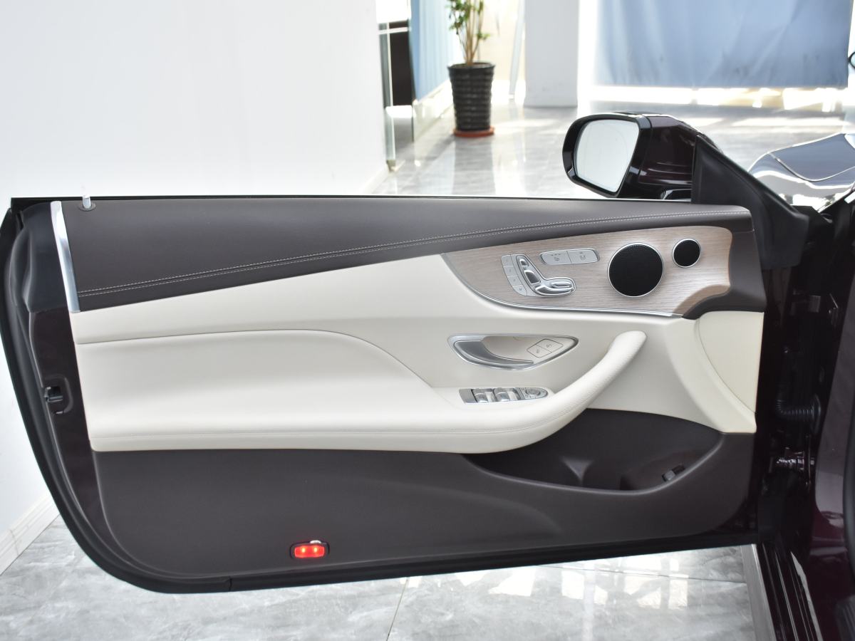 奔驰 奔驰E级  2018款 E 200 轿跑车图片