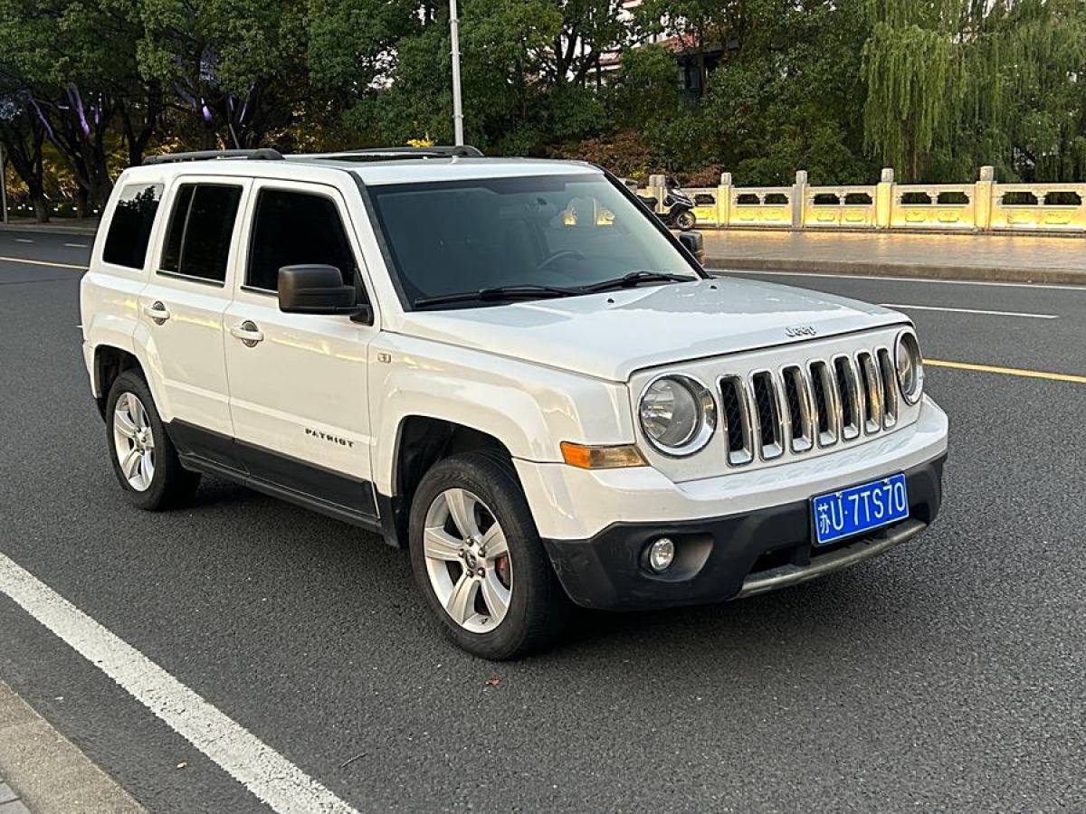 Jeep 自由客  2014款 2.4L 運(yùn)動(dòng)版圖片