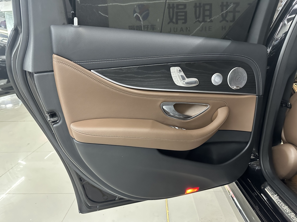 奔馳 奔馳E級(jí)  2020款 改款 E 300 L 運(yùn)動(dòng)殊享版圖片