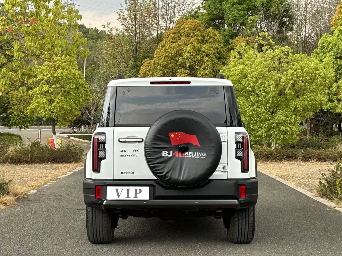北京 BJ40  2024款 2.0T 城市獵人版 至尊型圖片