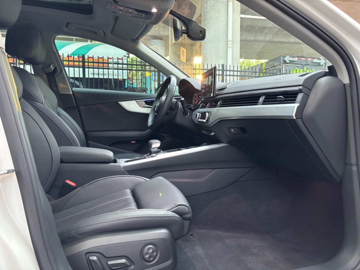 奧迪 奧迪A4L  2020款 40 TFSI 豪華動(dòng)感型圖片