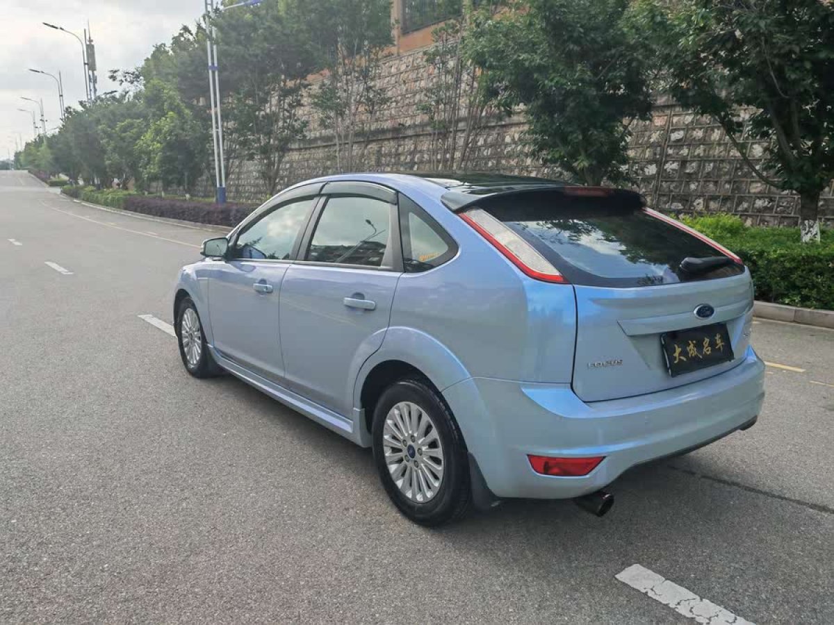 福特 ?？怂? 2013款 兩廂經(jīng)典 1.8L 自動時尚型圖片