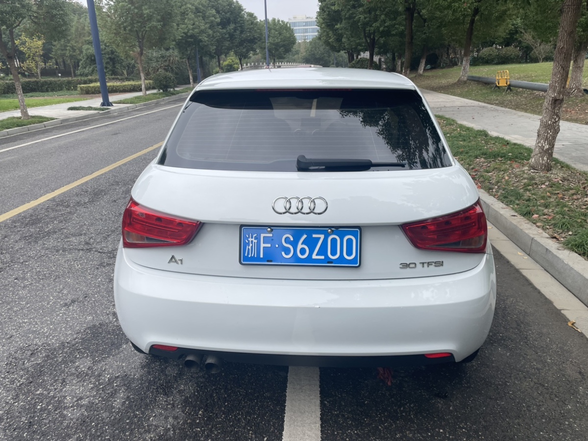 奧迪 奧迪A1  2014款 30 TFSI 時(shí)尚型圖片