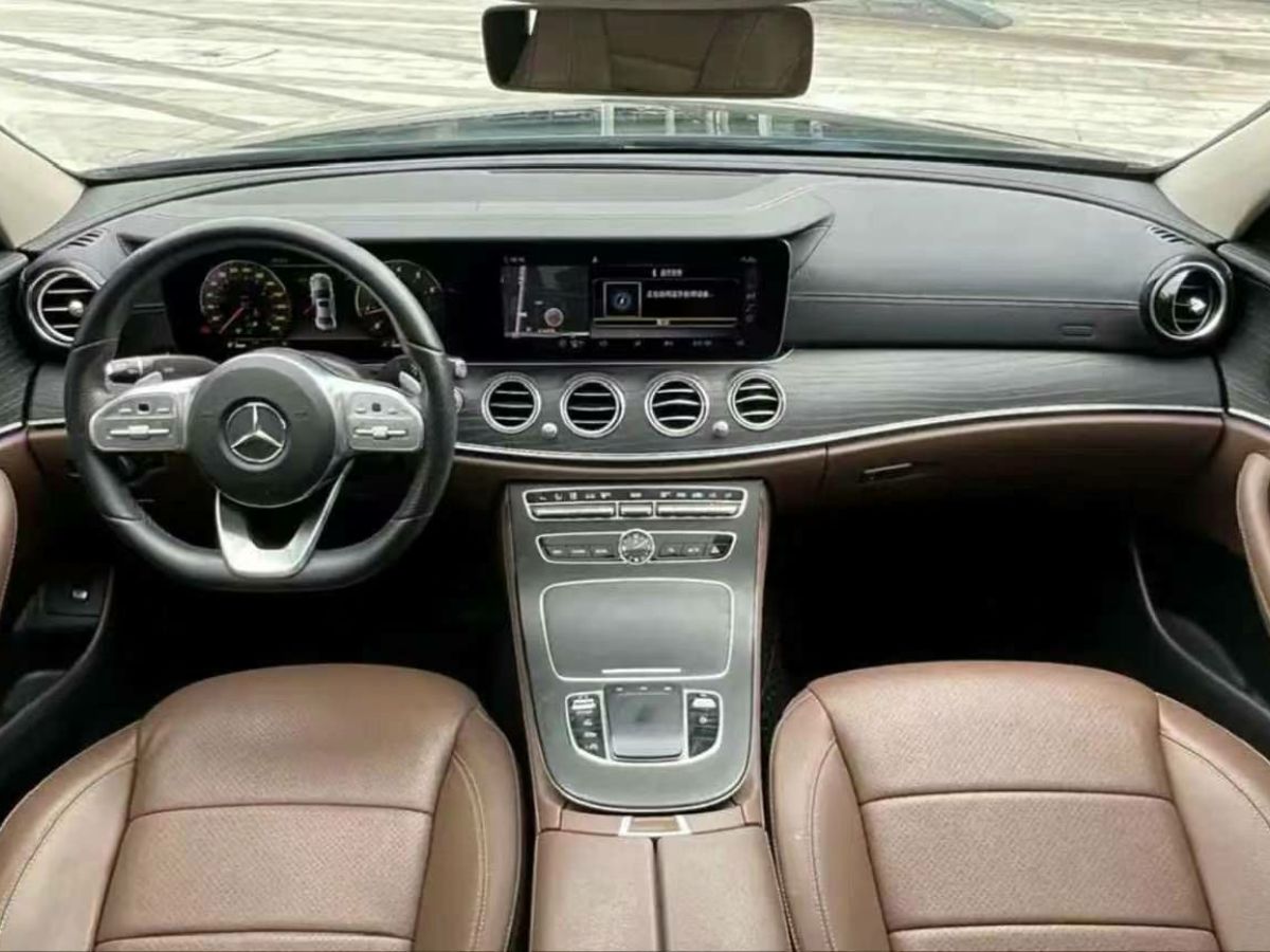 奔驰 奔驰A级  2019款  A 220 L 4MATIC 运动轿车图片