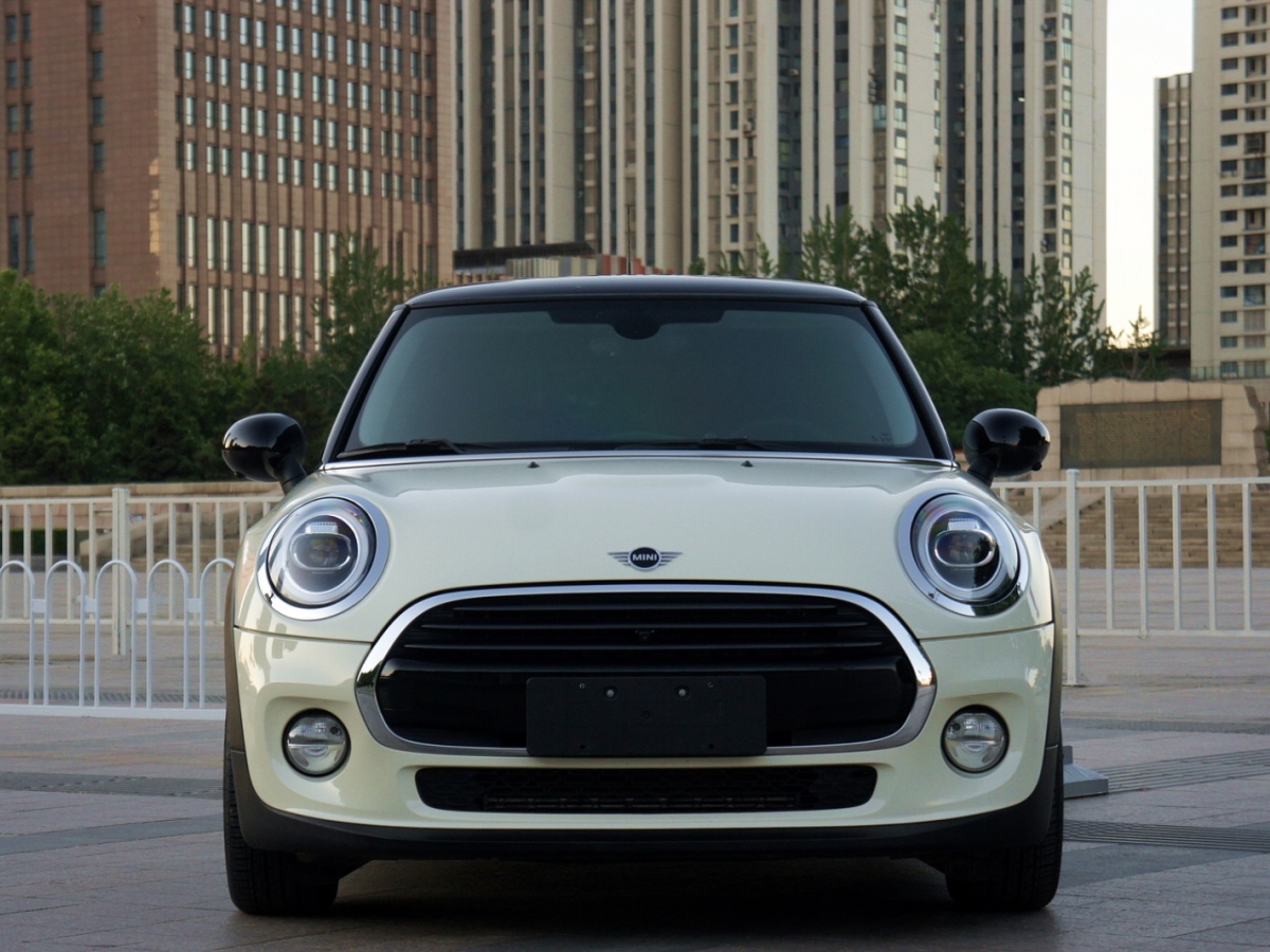 2022年4月MINI MINI  2022款 改款 1.5T COOPER 經(jīng)典派