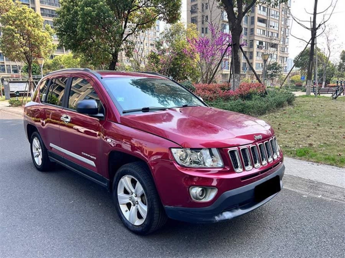 Jeep 指南者  2012款 2.4L 四驅(qū)運(yùn)動(dòng)版圖片