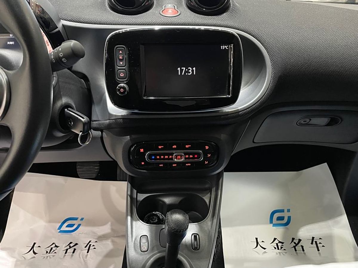 2018年6月smart fortwo  2018款 0.9T 66千瓦硬頂先鋒版