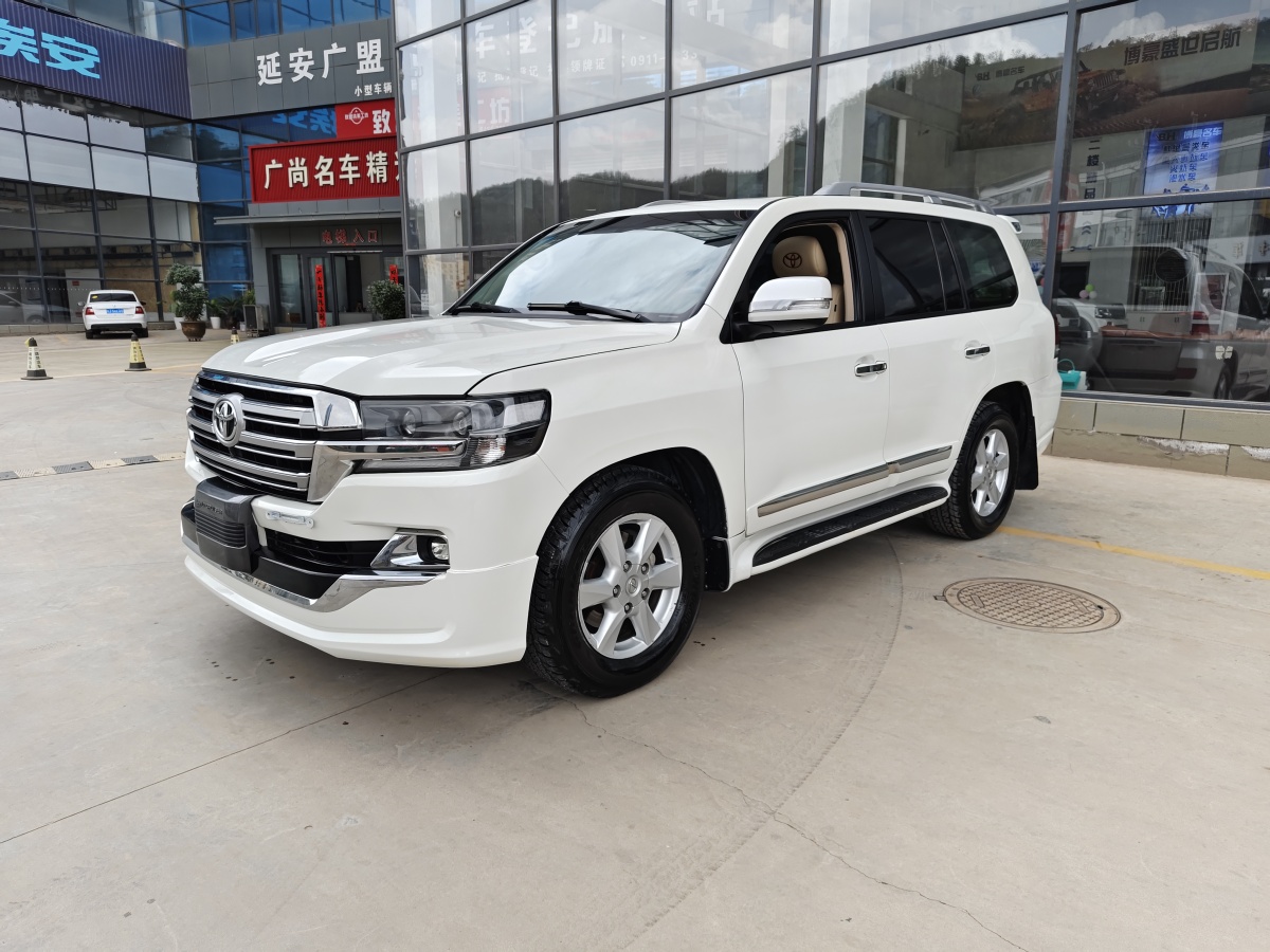 2013年8月豐田 蘭德酷路澤  2015款 4.0L V6 中東低配版