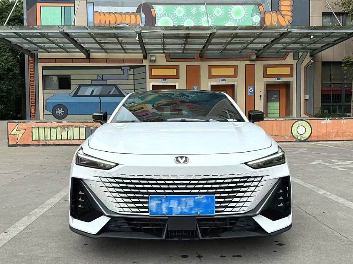 長(zhǎng)安 長(zhǎng)安UNI-V  2022款 1.5T 尊貴型圖片