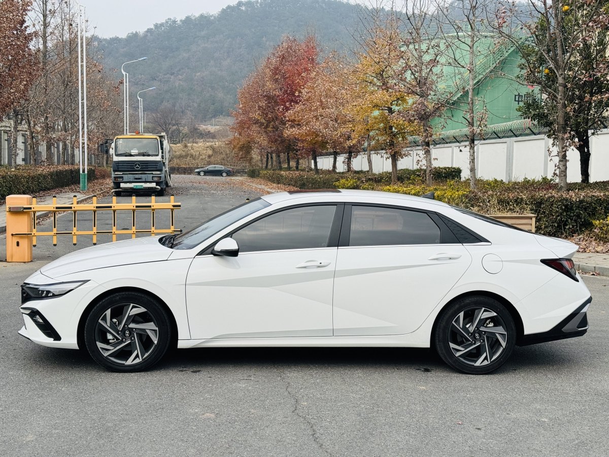 現(xiàn)代 伊蘭特  2023款 1.5L CVT GLX精英版圖片