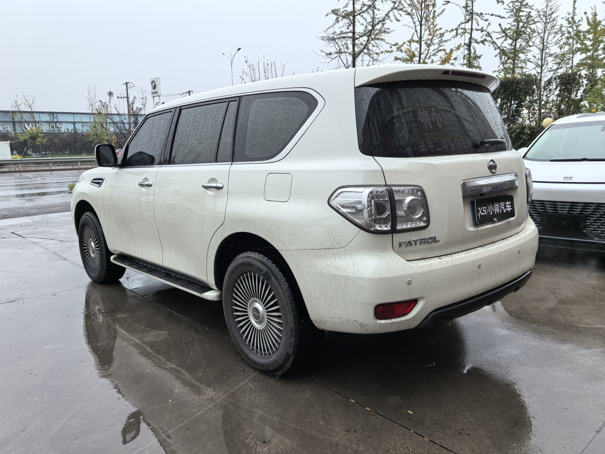 日產(chǎn) 途樂(lè)  2018款 4.0L 鉑金型圖片