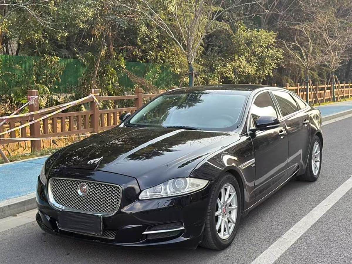 2015年3月捷豹 XJ  2015款 XJL 3.0 SC 四驅(qū)全景商務(wù)版