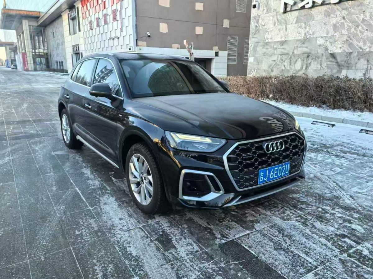 奧迪 奧迪Q5 e-tron  2022款 40 e-tron 星耀型 機(jī)甲套裝圖片