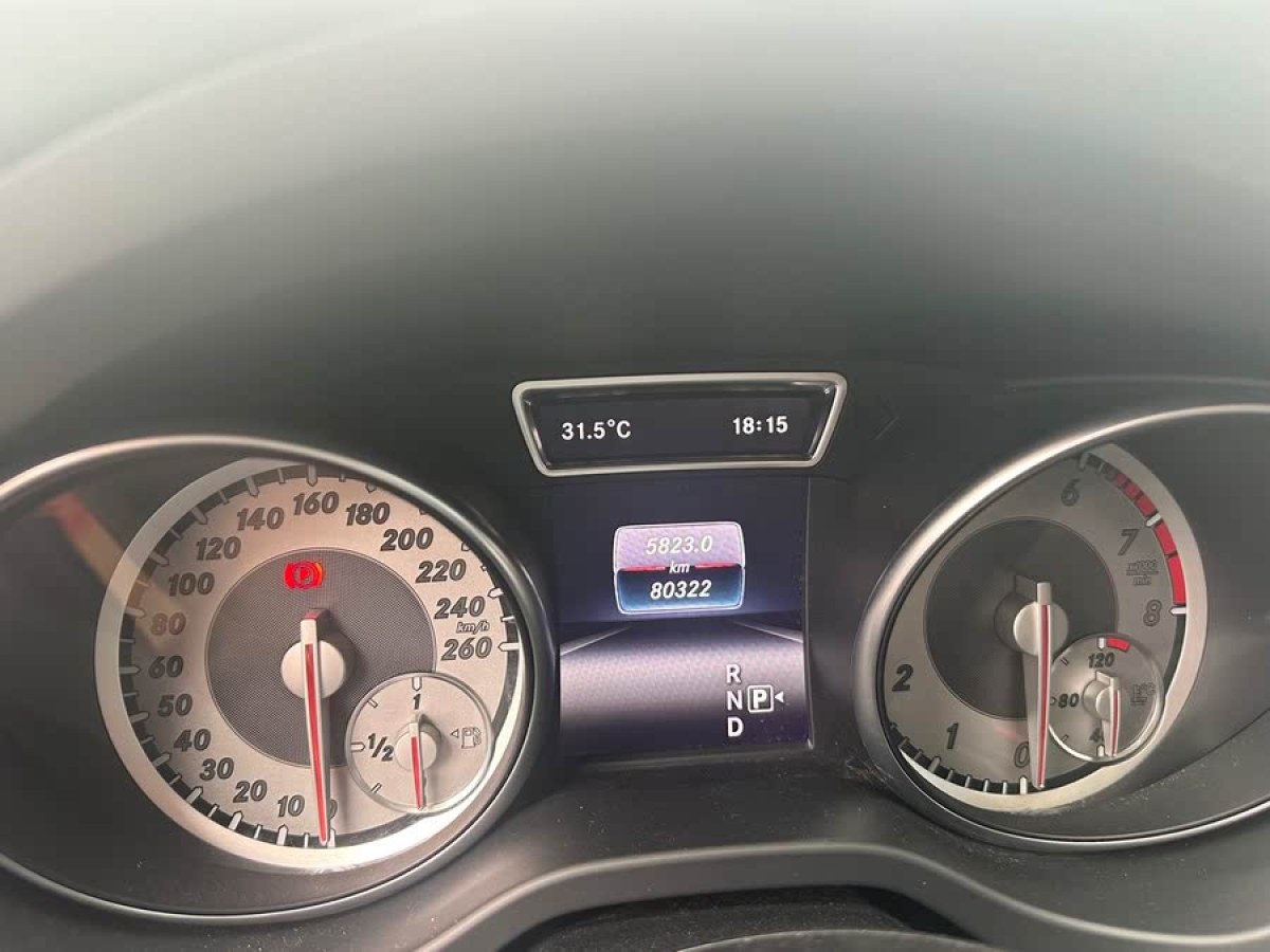 奔馳 奔馳GLA  2016款 GLA 220 4MATIC 時(shí)尚型圖片