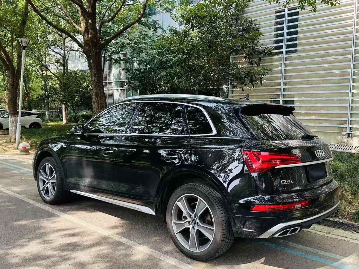 奧迪 奧迪Q5 e-tron  2022款 40 e-tron 星耀型 機甲套裝圖片