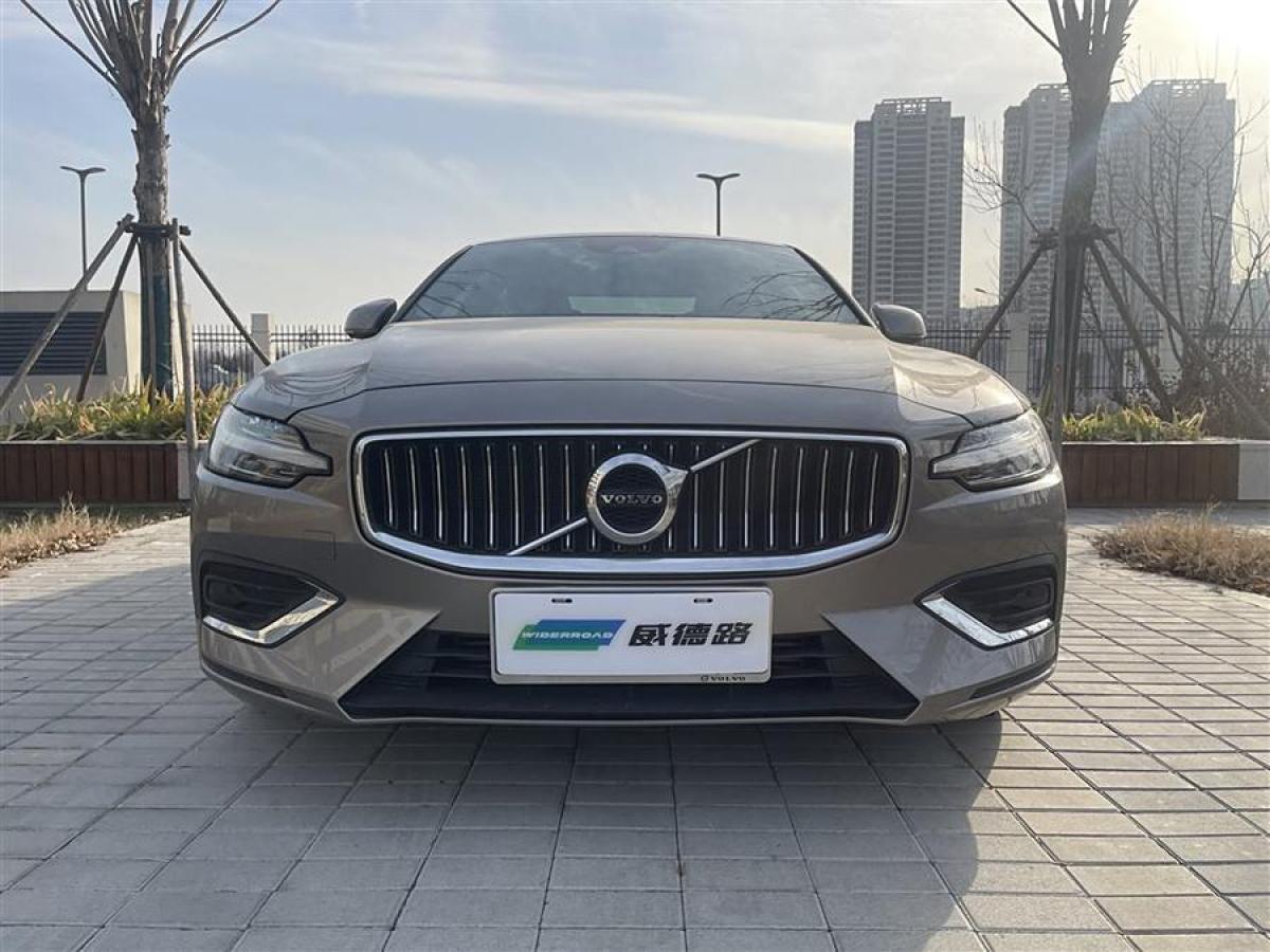 沃爾沃 S60L  2021款 T4 智逸豪華版圖片