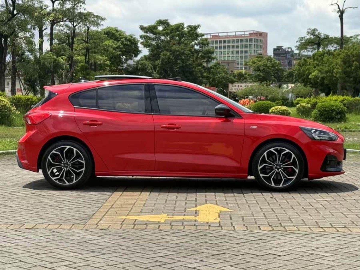 福特 福克斯  2020款 兩廂 EcoBoost 180 自動(dòng)ST Line圖片