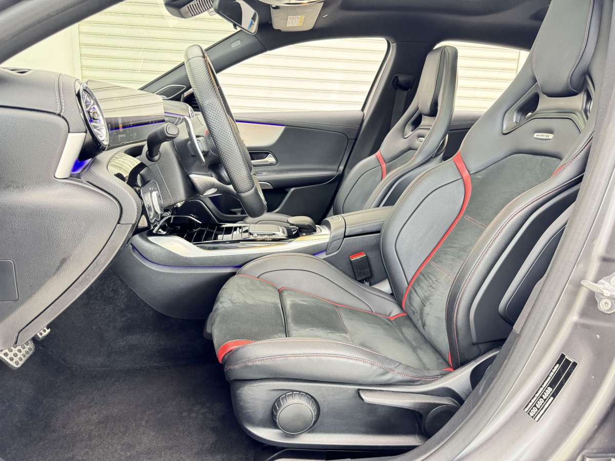 2023年6月奔馳 奔馳A級(jí)AMG  2023款 AMG A 35 4MATIC 燦日特別版