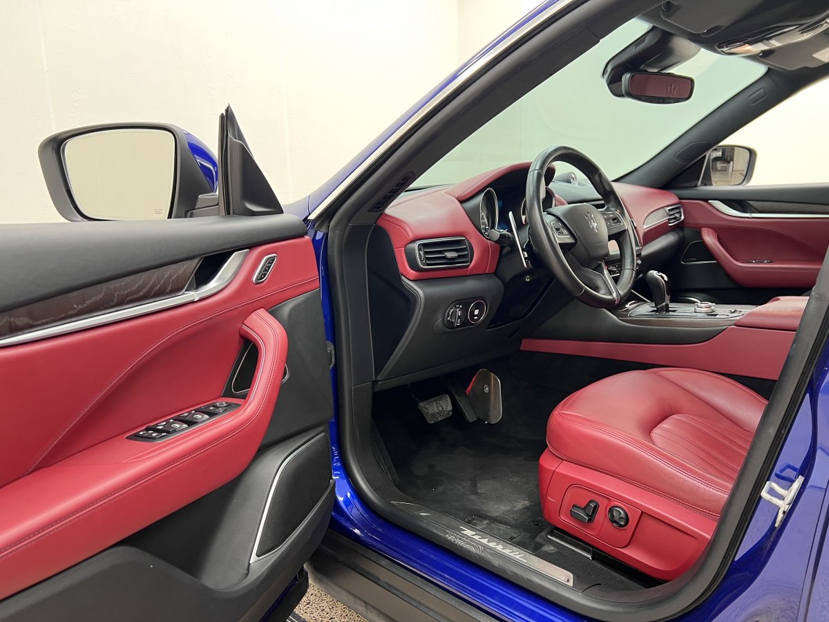 瑪莎拉蒂 Levante  2021款 3.0T 標(biāo)準(zhǔn)版圖片
