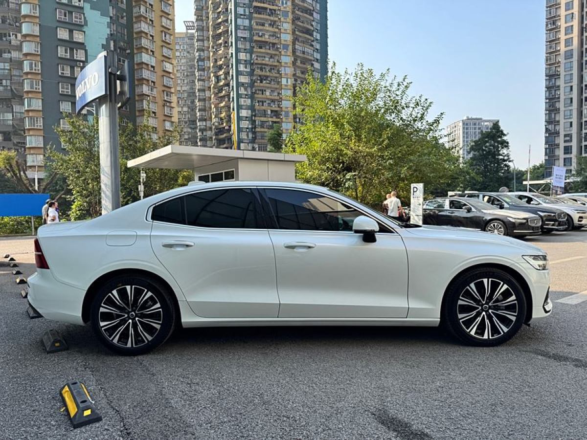 沃爾沃 S60L  2023款 B4 智遠(yuǎn)豪華版圖片