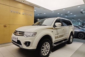 帕杰羅?勁暢 三菱 3.0L 自動兩驅(qū)豪華版
