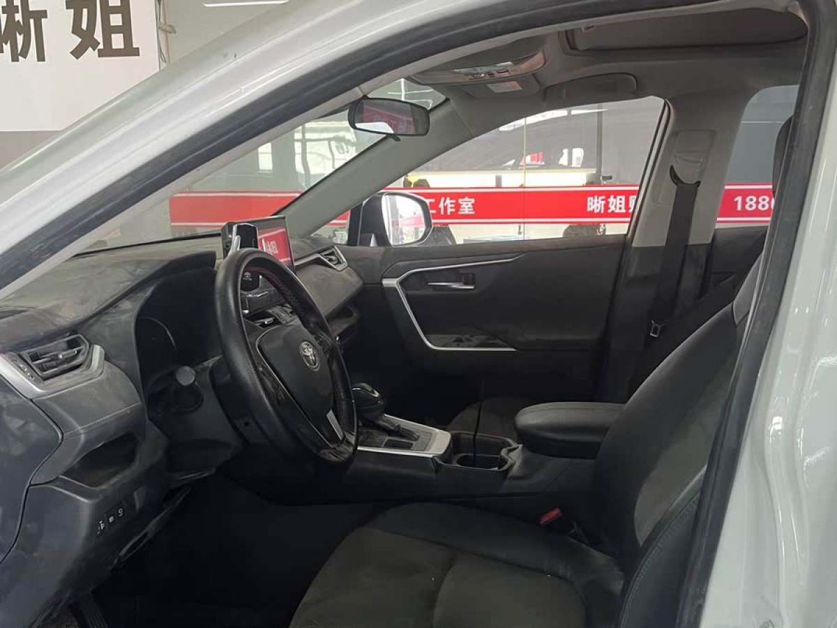 豐田 RAV4榮放  2022款 2.0L CVT四驅(qū)風(fēng)尚版圖片