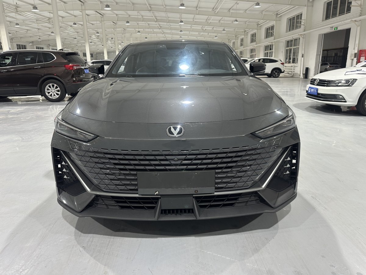 长安 长安UNI-V  2022款 1.5T 尊贵型图片