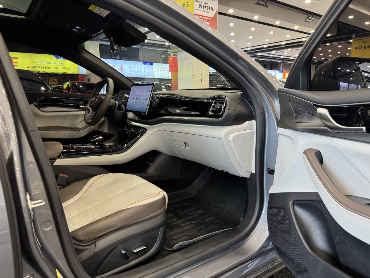 比亞迪 秦PLUS  2024款 榮耀版 DM-i 120KM卓越型圖片