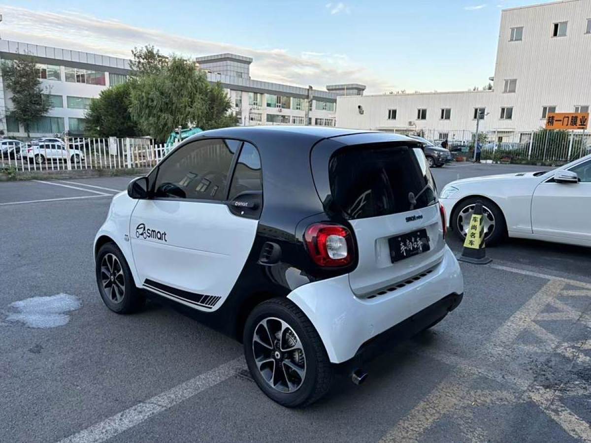 2016年10月smart fortwo  2015款 1.0L 52千瓦硬頂激情版