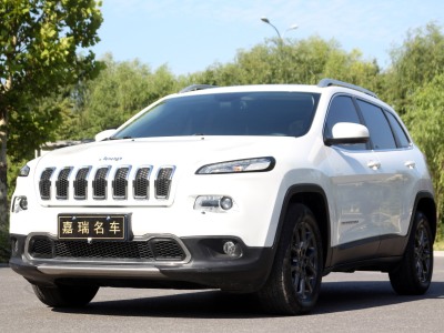 2020年10月 Jeep 自由光 2.0L 兩驅(qū)經(jīng)典運(yùn)動版圖片