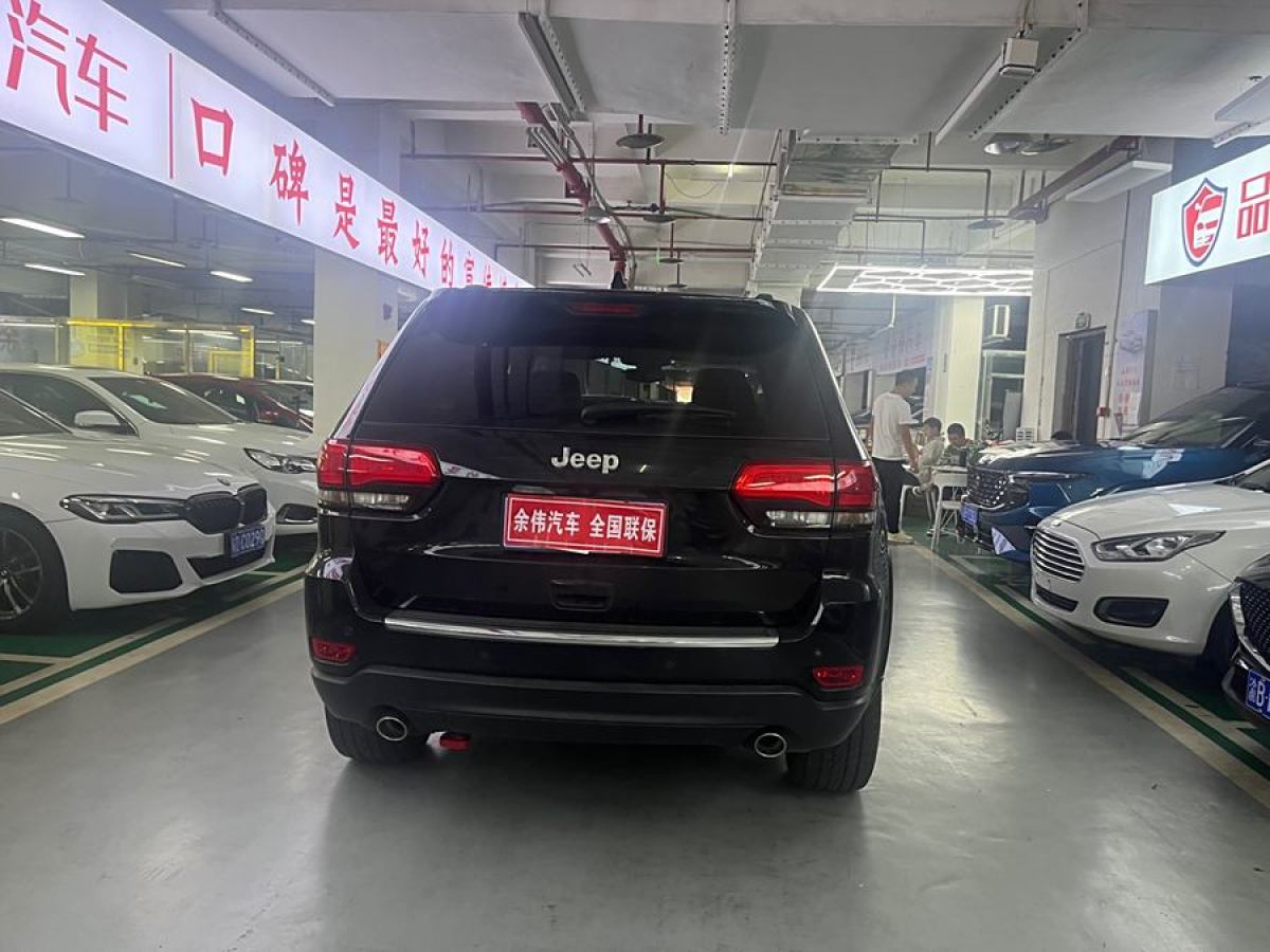 2019年3月Jeep 大切諾基  2017款 3.0L 舒享導(dǎo)航版